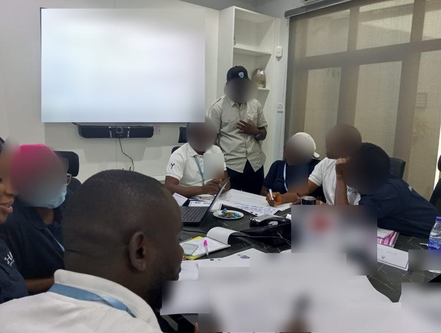 Scenario workshop: Participants plan and present their findings. Faces and written details are blurred for privacy.